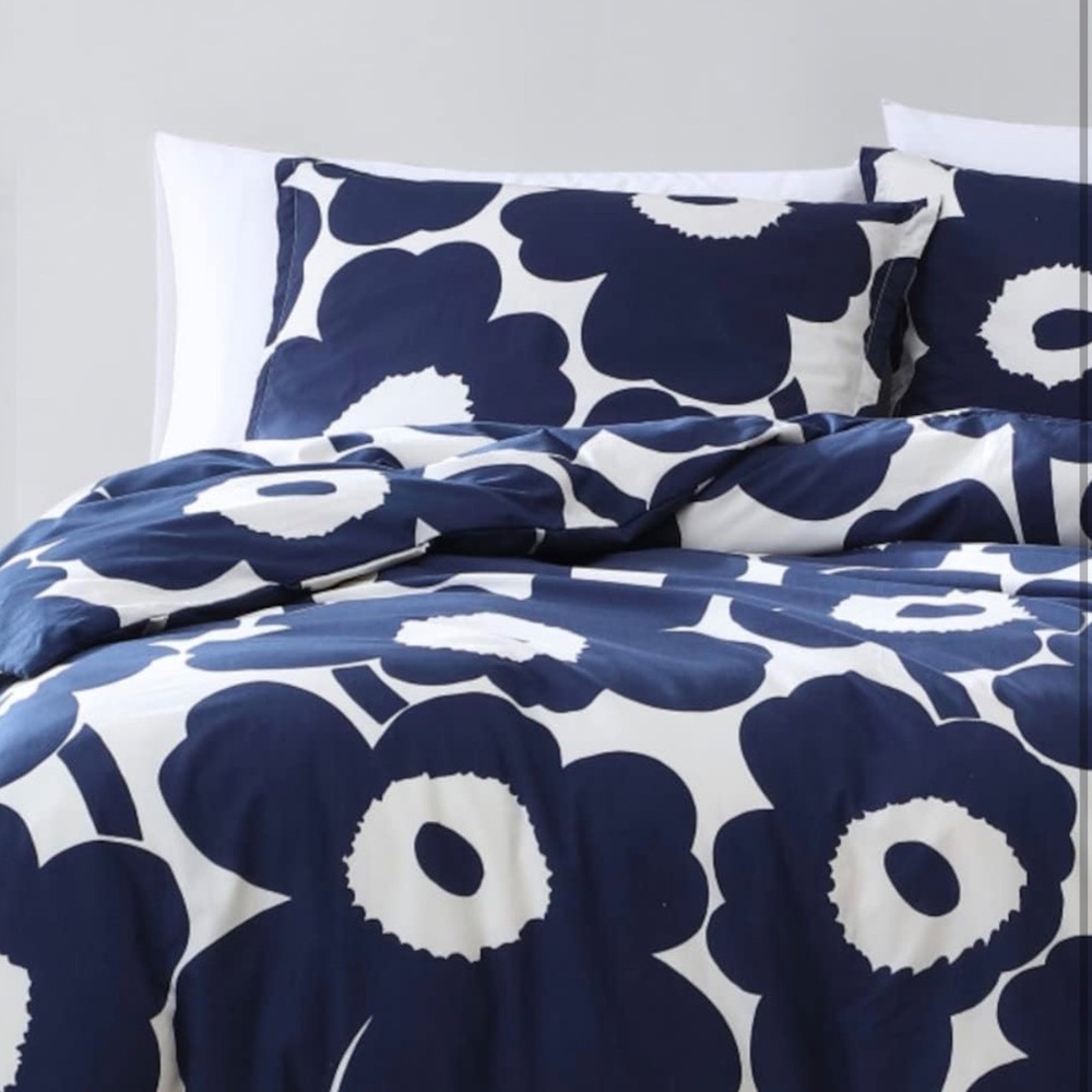 NWT Marimekko - Duvet Cover Set with Matching Shams - Unikko Indigo-Full/Queen - Picture 5 of 8